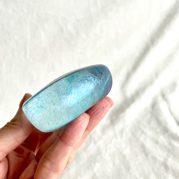 Heart-shaped Glass Paperweight - Picture 13 of 14